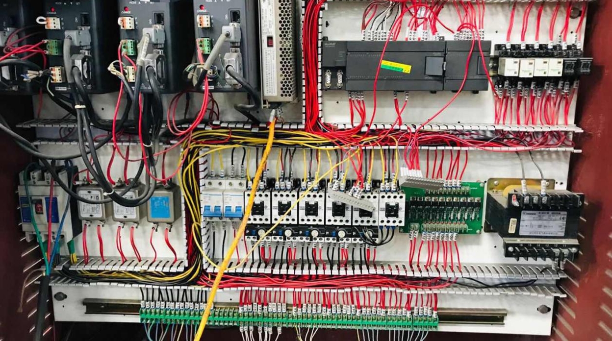 億維運(yùn)動(dòng)控制CPU286在切紙機(jī)上的應(yīng)用